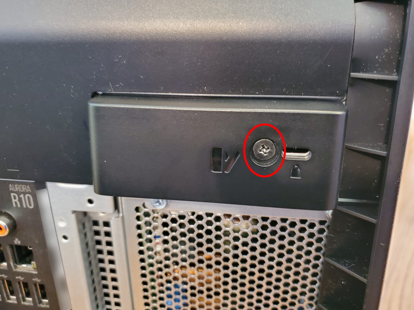 highlighted picture of which screw to remove for the back panel
